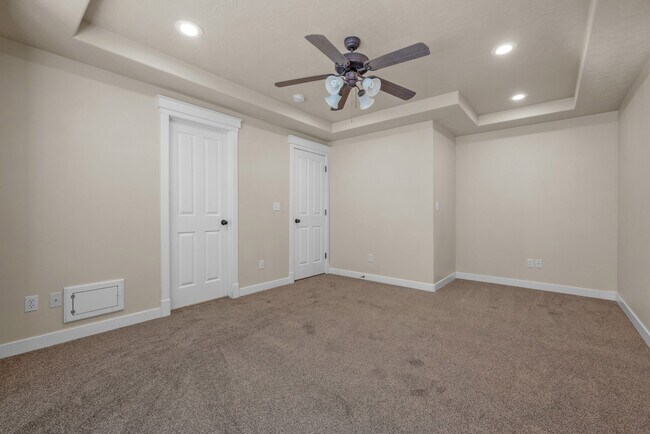 Building Photo - 958 N Buffalo Dr