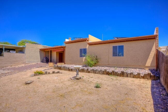 Building Photo - 1422 S Moonflower Ln