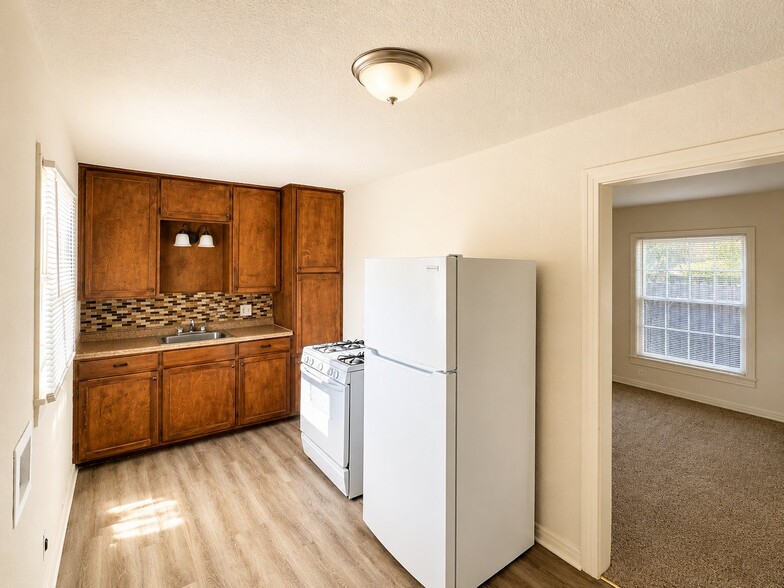 Building Photo - 300 Delmar Ct