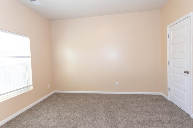 Building Photo - 4632 Southwind Rd