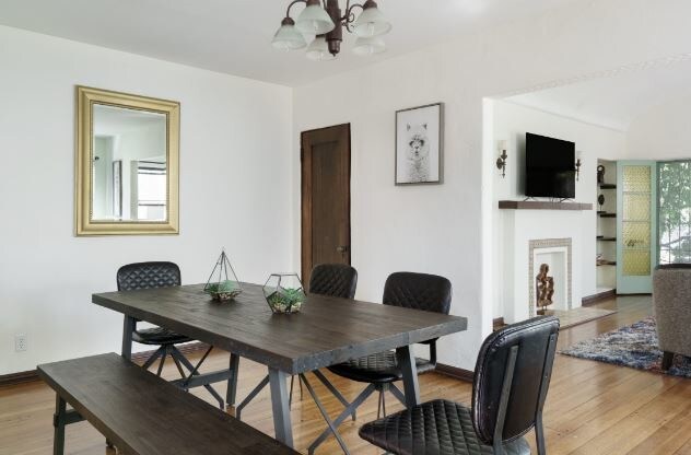 Building Photo - 6230 Lindenhurst Ave