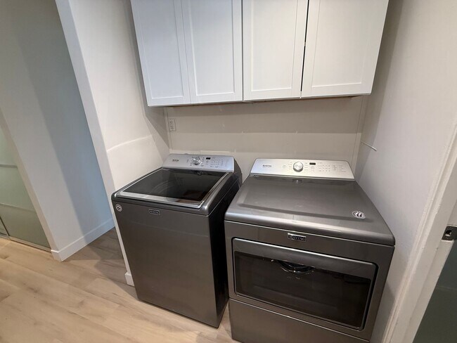 Building Photo - BEAUTIFUL UPDATED FOUR BEDROOM / TWO BATH ...
