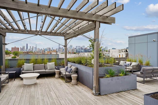 Luxe on Chicago apartments — community photo - Luxe on Chicago