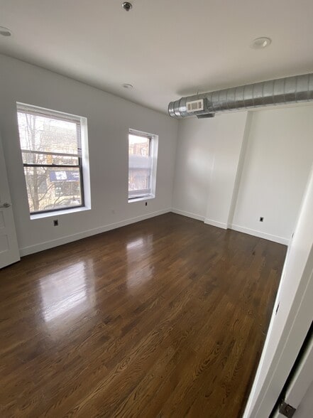 Building Photo - 45 Main St