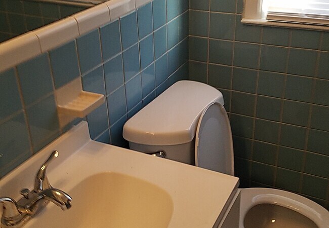 bathroom - 18580 Kentfield St