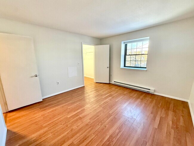 Building Photo - 4 Fairfax Ave