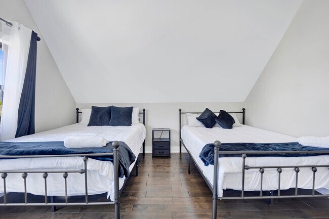 Building Photo - 3330 S Indiana Ave