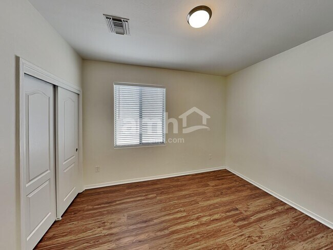 Building Photo - 6661 E Gehrig Ln