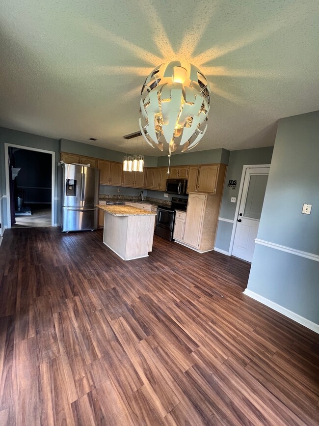 Building Photo - 6495 Saddleback Cir