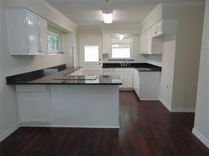 Building Photo - 10232 Pinecrest Dr