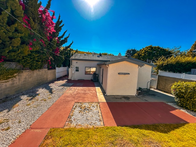 Building Photo - 1504 S Dodson Ave