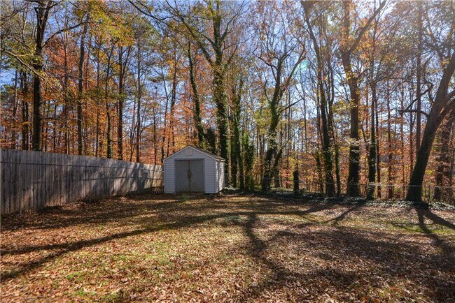 Building Photo - 736 Regina Ct NW