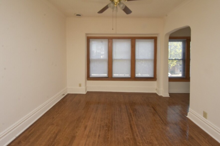 Building Photo - 1246 W Diversey Pky