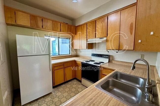 Building Photo - 4685 Albany Cir