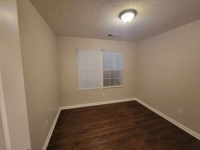 Building Photo - Renovated 3BR 2BA Home w/ 2-Car Garage • Updated Kitchen • Large Garden Tub in Griffin