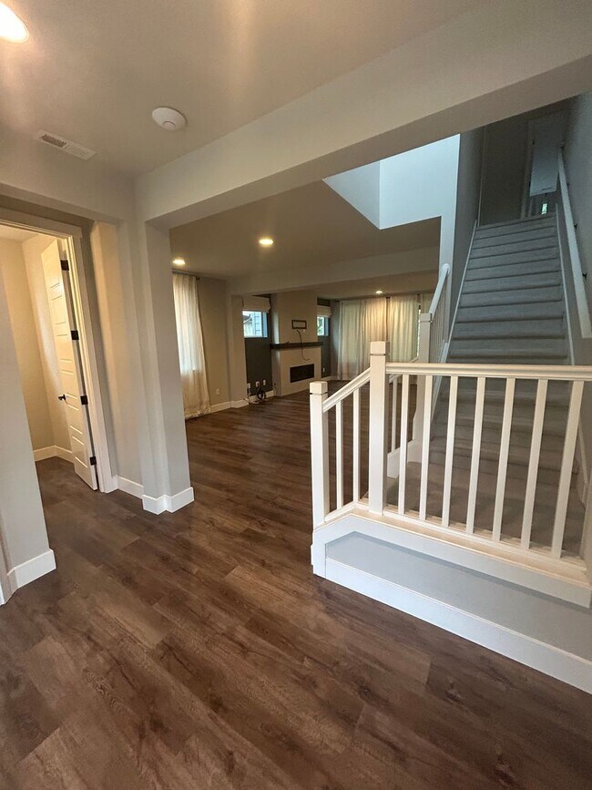 Building Photo - Spacious 4 Bed / 3.5 Bath Home in Easton C...