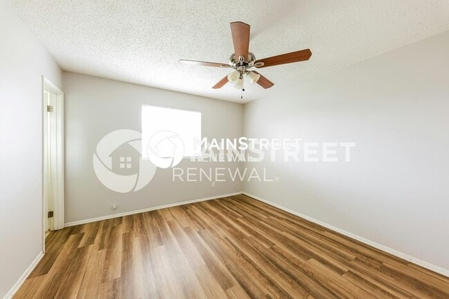 Building Photo - 3807 W Solar Dr