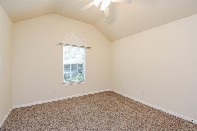 Building Photo - 231 S Lantana Cir