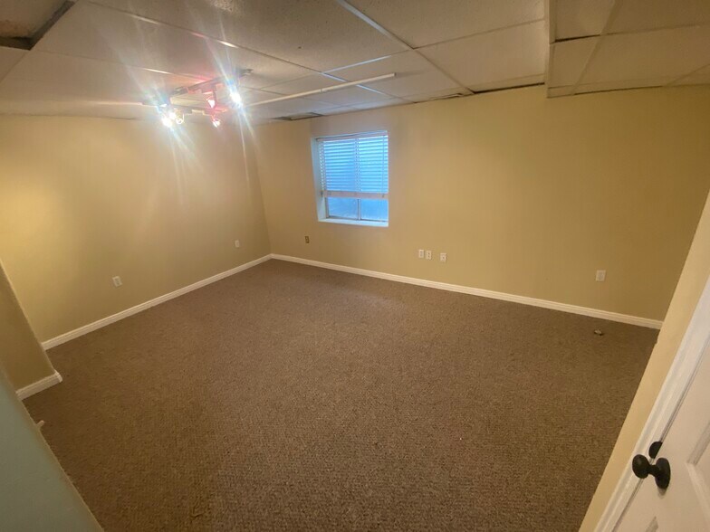 Building Photo - 987 E Blue Heron Way