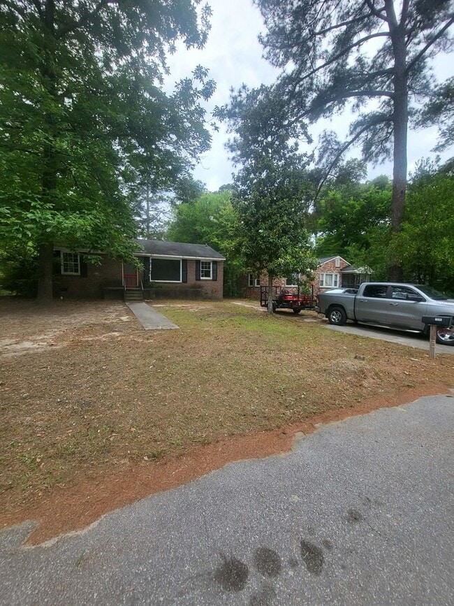 Building Photo - 3 Bedroom, 1 Bath house