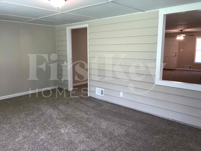 Building Photo - 5705 Hiram Lithia Springs Rd SW