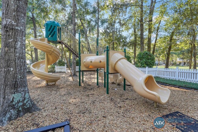 Building Photo - Bright, Freshly Updated 2BR/2BA Condo at T...