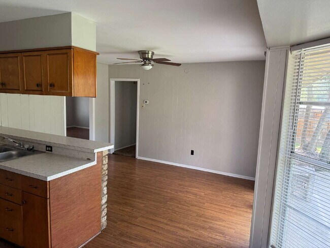 Building Photo - 5702 Ben Casey Dr
