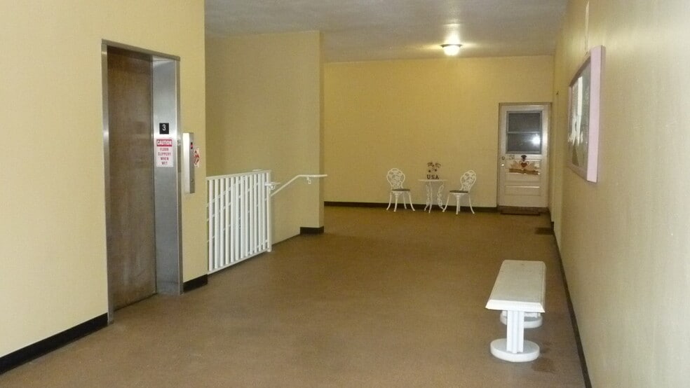 Building Photo - 2402 Ecuadorian Way