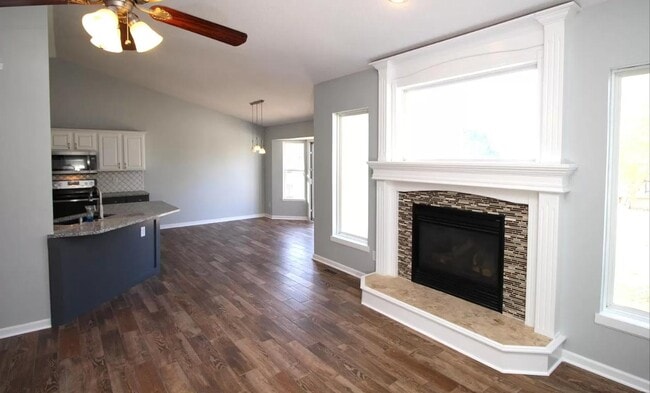 Building Photo - 1119 E Rushwood Dr