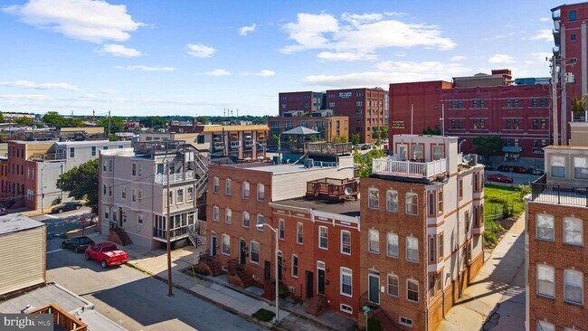 Building Photo - 1005 Baylis St