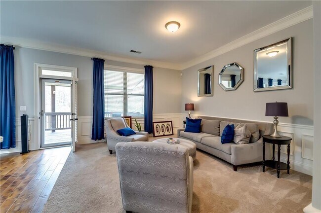 Building Photo - 2216 Golden Eagle Dr