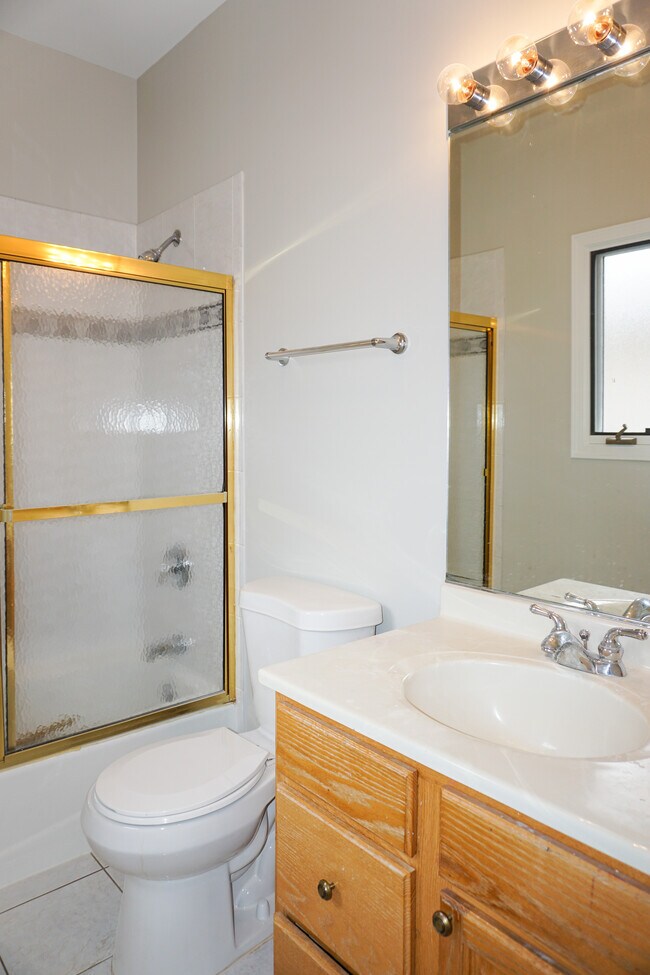 Building Photo - 4851 N Oketo Ave