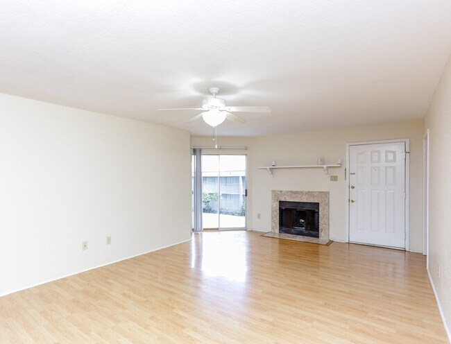 Building Photo - 9797 Leawood Blvd