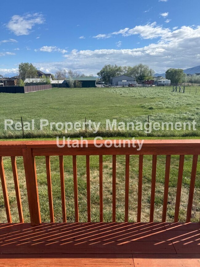 Building Photo - Large Home in Lehi!