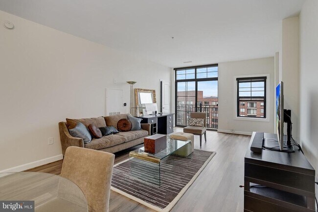 Building Photo - 1111 25th St NW