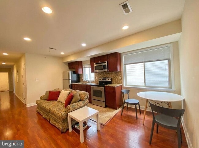 Building Photo - 1417 N 17th St