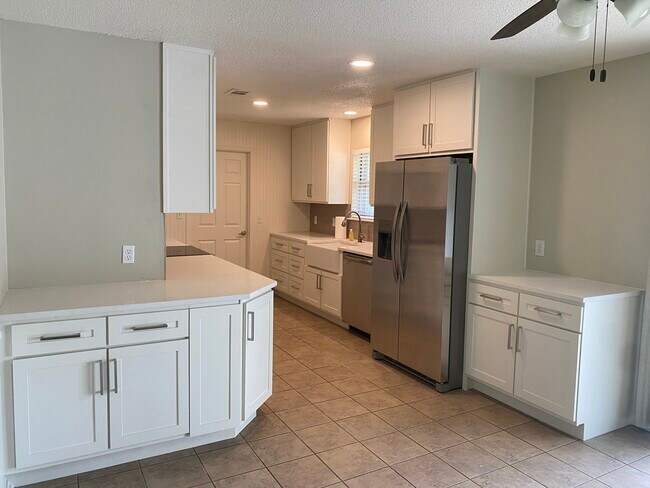 Building Photo - 1725 Pecan Park Dr