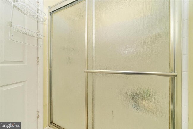 Building Photo - 6520 Lake Park Dr