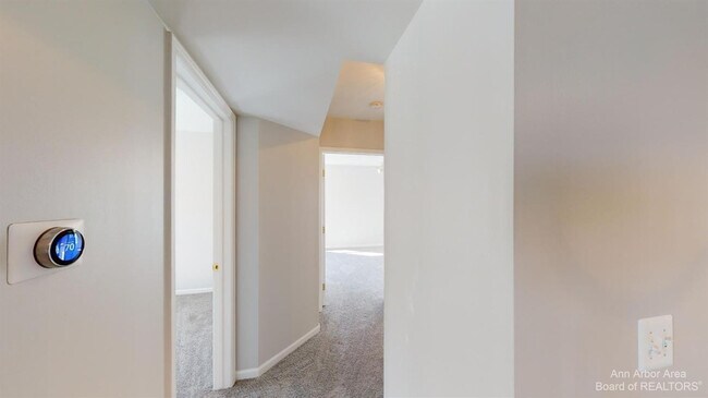 Building Photo - 2785 S Knightsbridge Cir