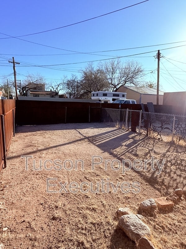 Building Photo - 724 E Drachman St