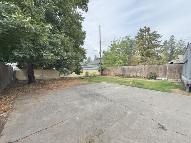 Building Photo - 3118 E 32nd Ave
