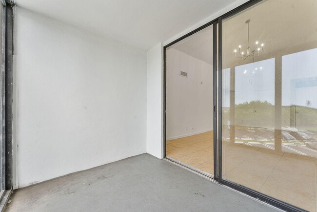 Building Photo - 212 Lake Pointe Dr