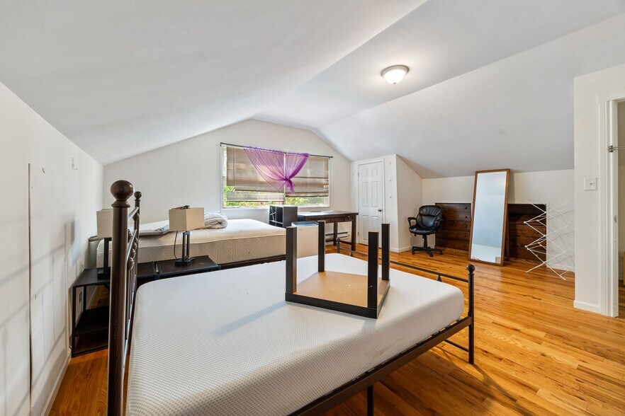 Building Photo - 627 Library Pl