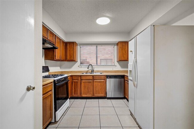 Building Photo - 16614 Red Gully Dr