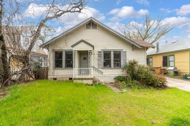 Primary Photo - 3411 Cedar St