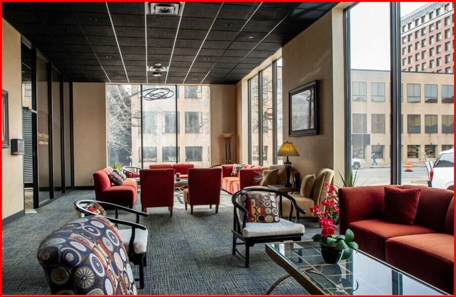 Building Photo - 125 SW Jefferson Ave