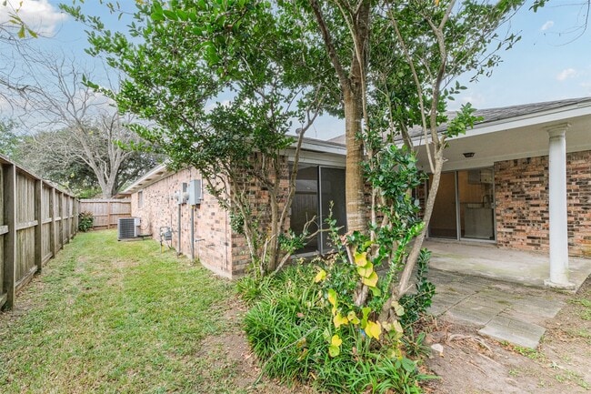 Building Photo - 3311 Palm Desert Ln