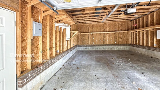 Building Photo - 1902 Dickens Dr