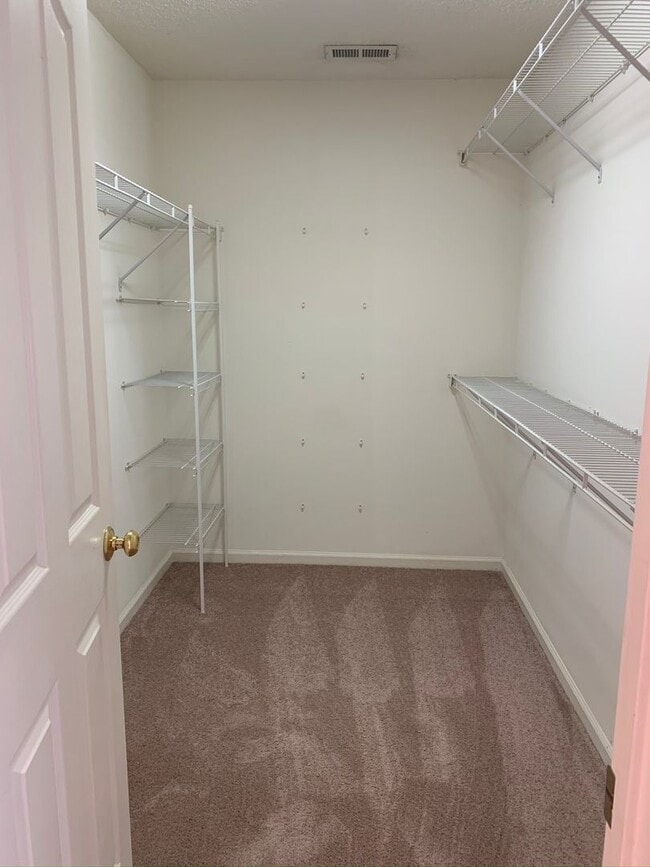 Building Photo - 132 Springwood Ln