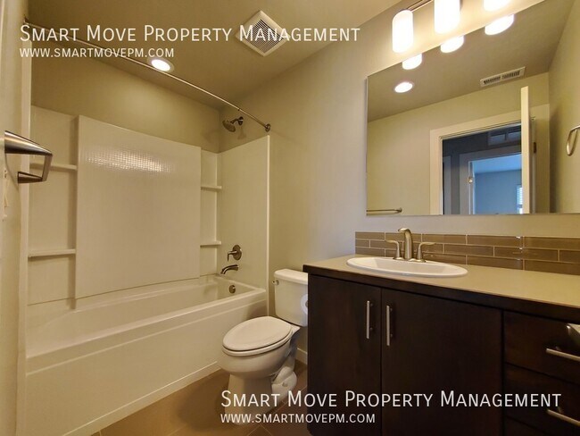 Building Photo - 3256 E Thoroughbred Ln